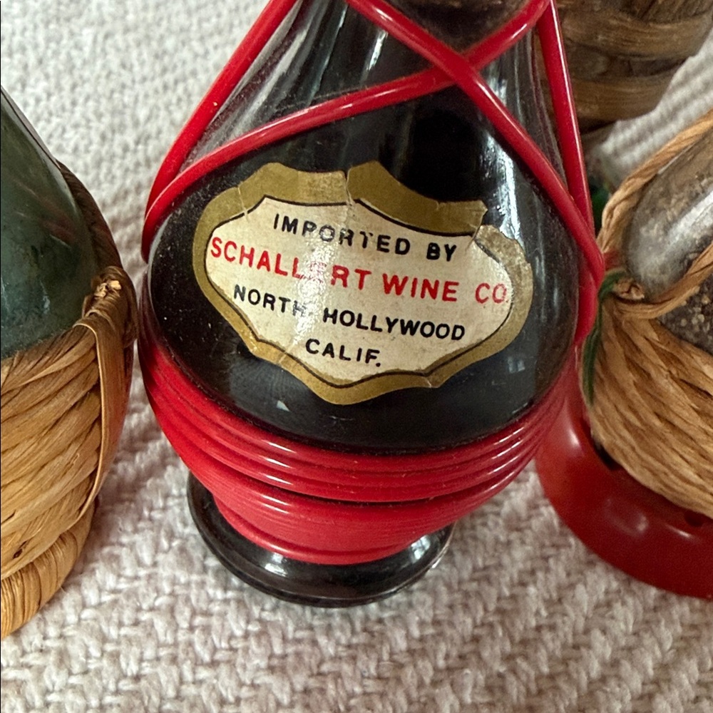 Lot of 5 VINTAGE Mini Chianti Wine Bottles Salt Pepper Table Decor Italian - Picture 10 of 10